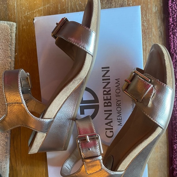 Gold Wedge Giani Bernini Oro Sandals - Picture 5 of 8